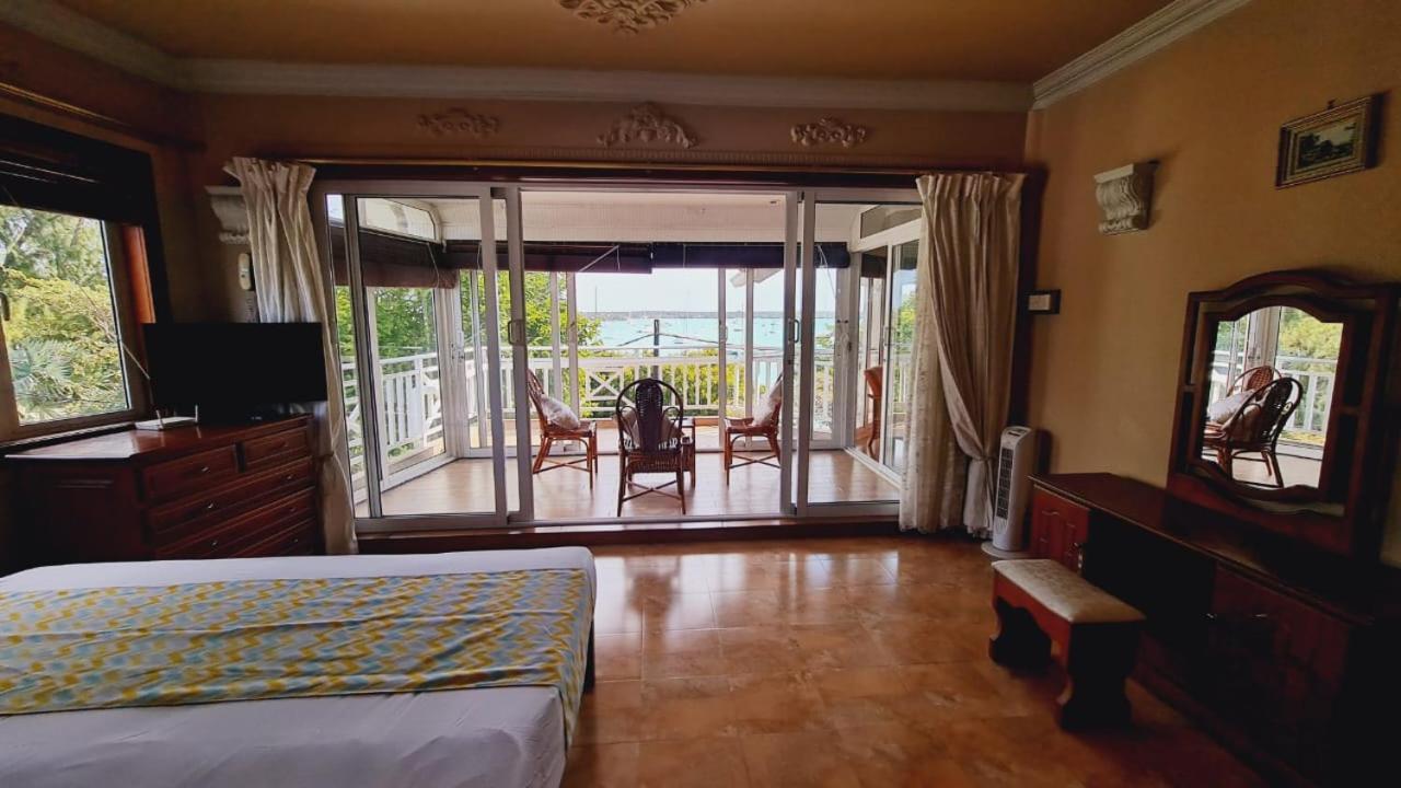 Beachfront Penthouse With Panoramic Ocean View Grand Baie Esterno foto