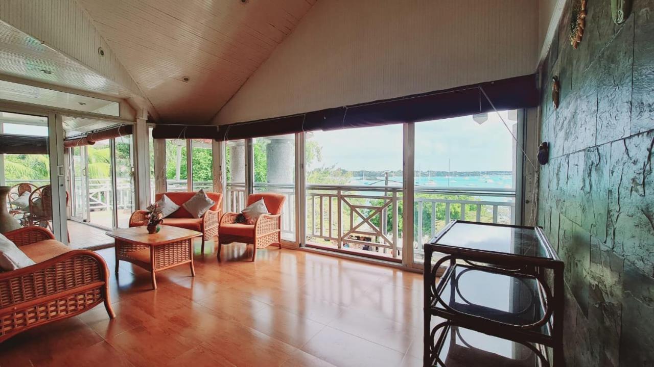 Beachfront Penthouse With Panoramic Ocean View Grand Baie Esterno foto