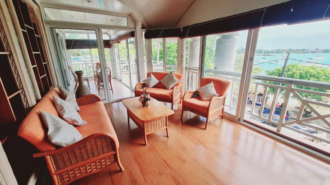 Beachfront Penthouse With Panoramic Ocean View Grand Baie Esterno foto