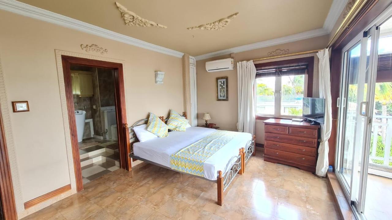 Beachfront Penthouse With Panoramic Ocean View Grand Baie Esterno foto
